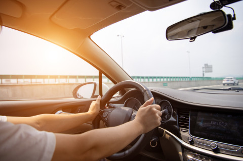 曹晖接棒首考：福耀玻璃营收净利双增，北向资金提前减持