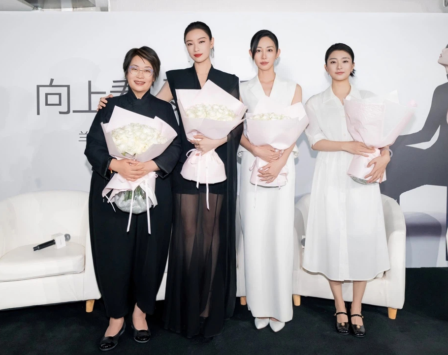 潮讯 | 兰蔻塑颜“向上之美”影像展落幕,“apm梦幻旅程”活动启幕,SANDRO举办2026春夏系列发布会,GENTLE MONSTER发布Circuit系列