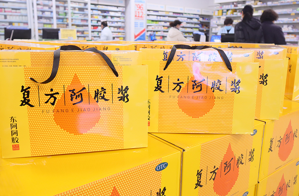 东阿阿胶逼近业绩峰值：赚17.39亿元几乎全分红，增速放缓14.85亿元押注轻滋补