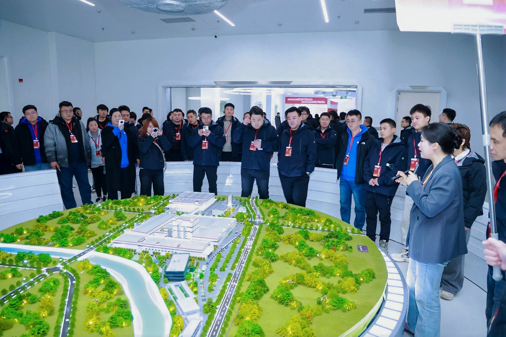 蓝氏母公司砸超10亿自建工厂背后：多品牌重金投向上游，宠物食品打响“高端化”战争