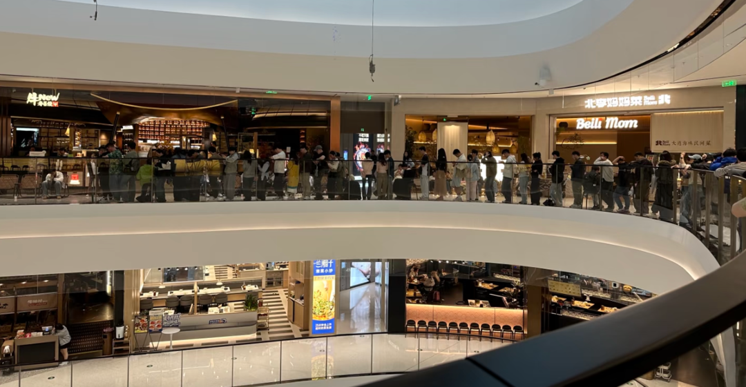 高峰等位4小时、黄牛号炒到100元，商场“排队王”牛new寿喜烧正走出江浙沪
