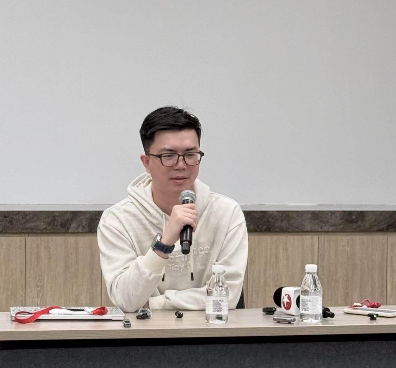 对话智元稚晖君：我们现在不急着拿别人的钱