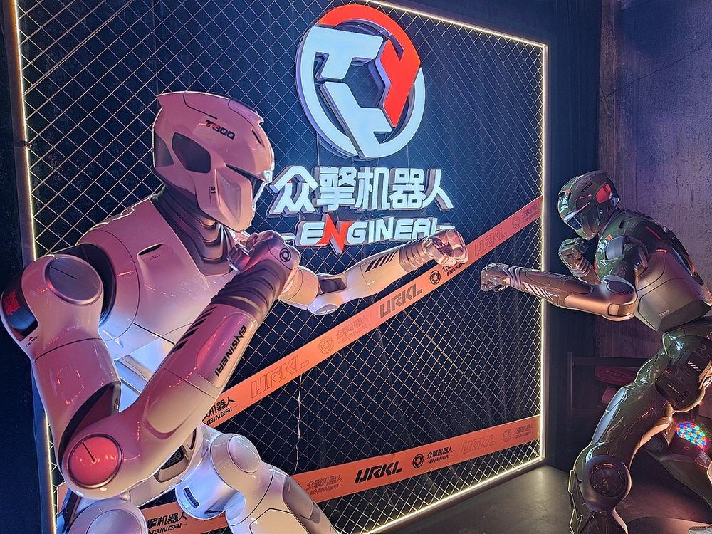 蓝鲸独家｜众擎机器人完成B+轮融资，外籍投资方代表退出董事职务