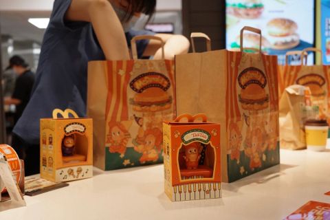 现场直击|麦当劳联名“星星人”玩具遭疯抢,40万个售罄,二手市场溢价约30%