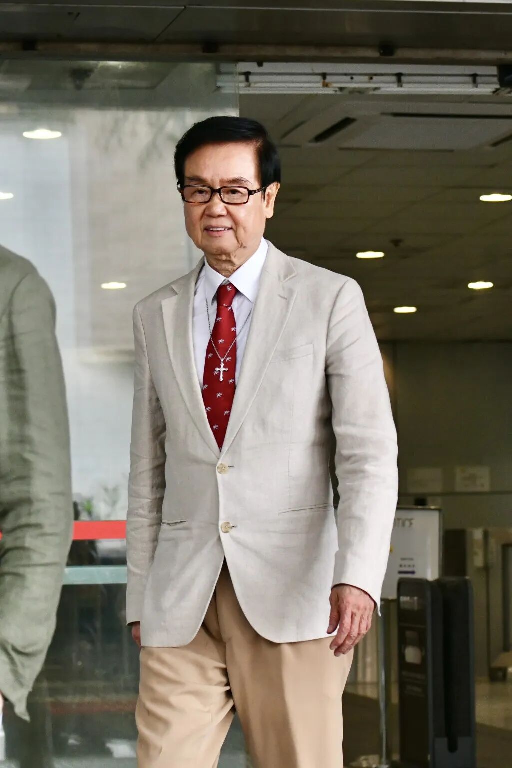 80岁的黄百鸣，因内幕交易被判监禁5个月