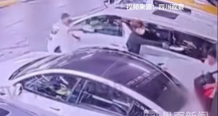 香港机场发生黄金大劫案,价值700万港元金条被抢,重案组正追缉3名持刀劫匪