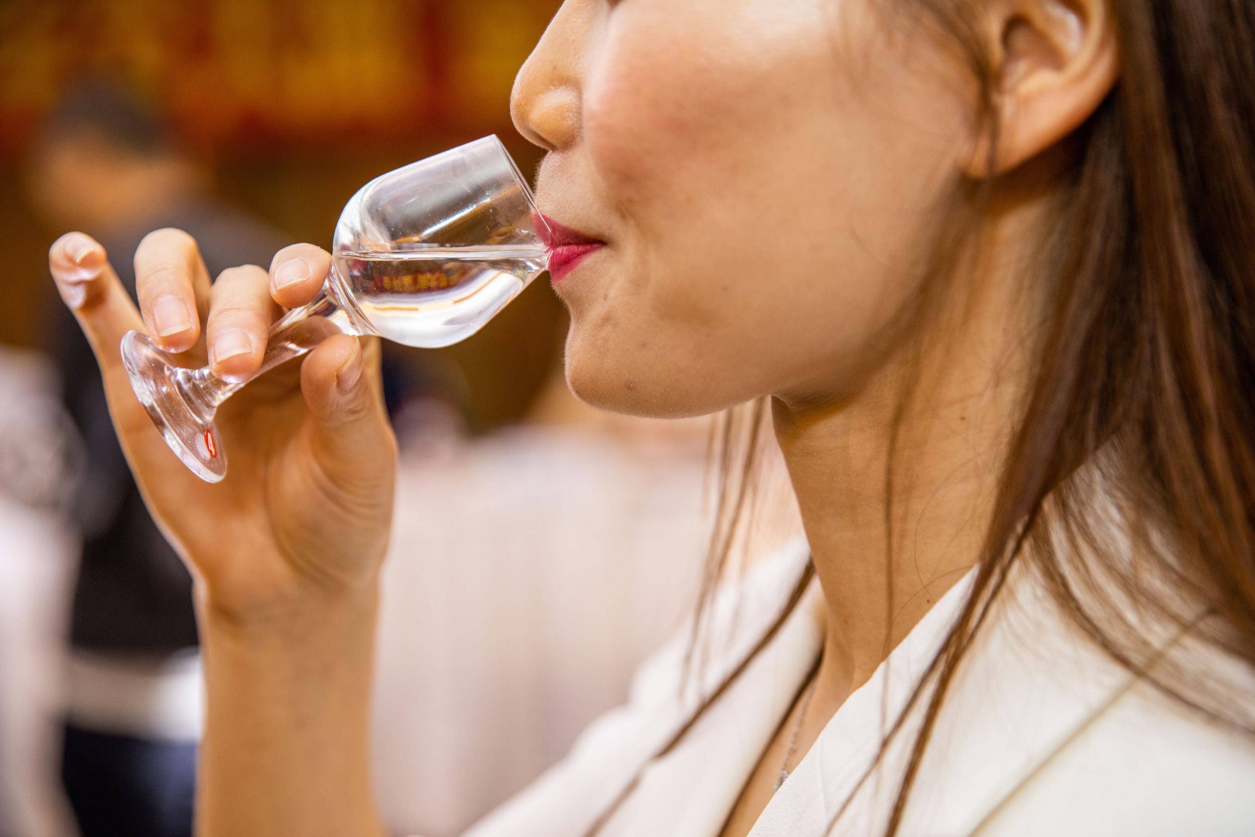 泸州老窖推28度高光,酒企扎堆卡位低度酒赛道