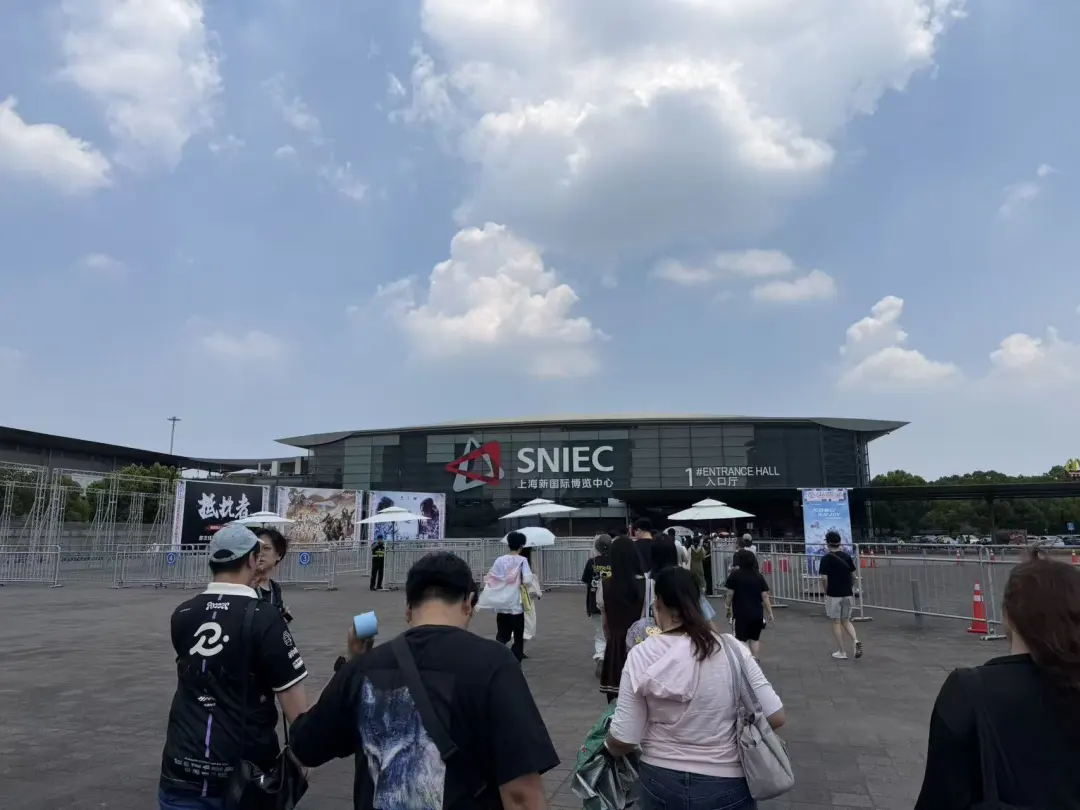 被AI包围的ChinaJoy:宇树携机器人热舞,AI漫剧首秀受热捧,老字号扎堆玩跨界