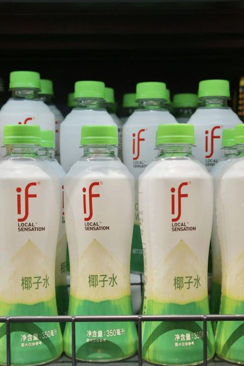 “掺水掺糖”风波后的椰子水：被挤出商超货架C位，龙头品牌IF也扛不住了