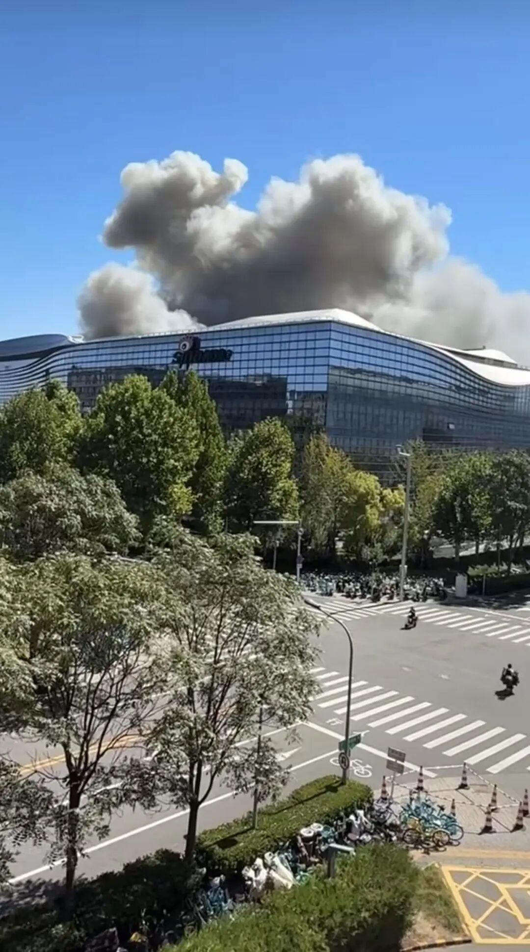 新浪总部附近又起火!CEO:行政“水军”去灭火了