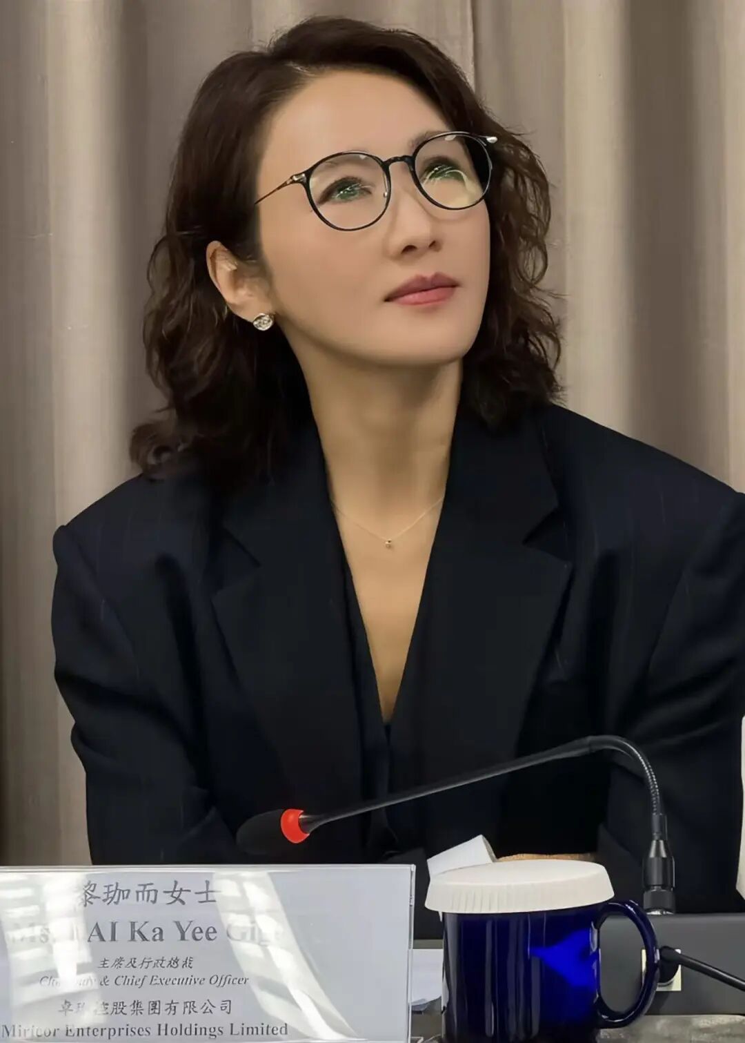 一港股股民狂喜,他们的童年女神竟是董事会主席…
