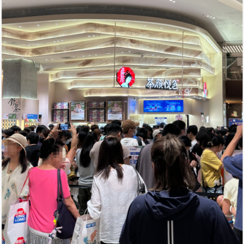 这次不是LV、爱马仕撑场,广州首座万象城开业,茶颜悦色、金粒门等首店挤爆