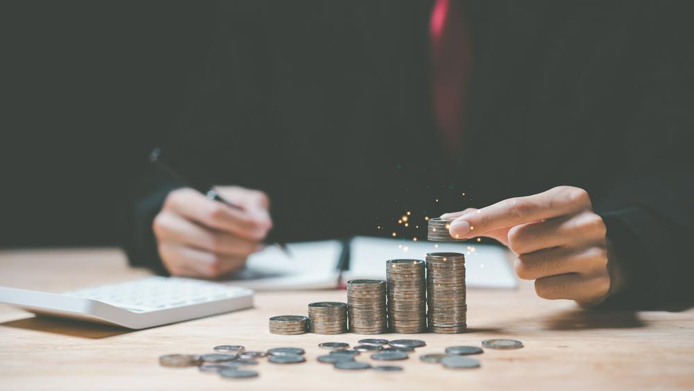 丁向群重磅发声:依法将所有金融活动全部纳入监管,让监管制度真正成为“带电的高压线”